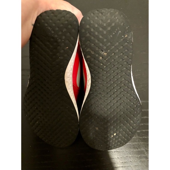 Boys Nike Revolution 5 Sneakers- SOLD OUT - Picture 6 of 6